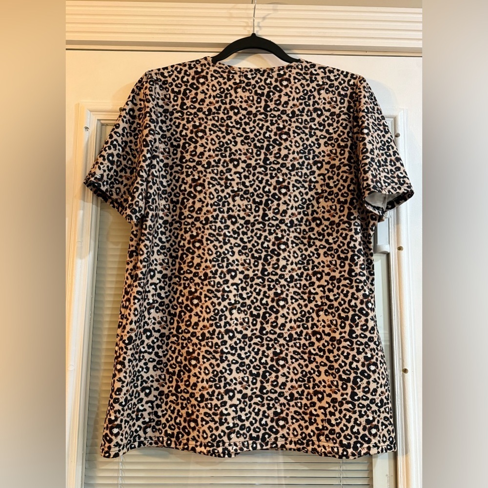 Agnes Urban Black Leopard Print V-Neck  Blouse Size Large - Picture 4 of 9